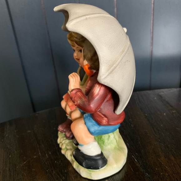 Vintage Lefton Figurine Boy and Girl with Umbrella - Picture 2 of 6